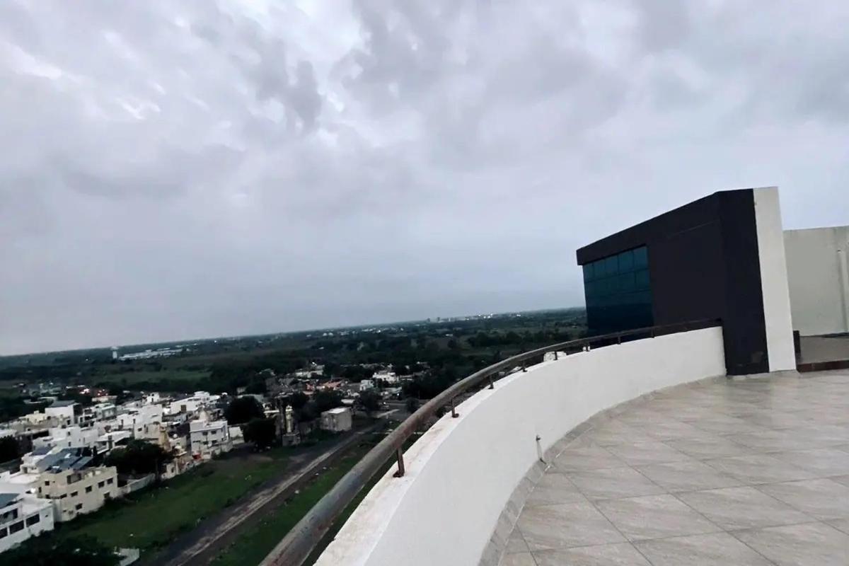 7 Seasons Palm Suite With Sky Orbit, Balcony, Swimming Pool, Wifi, Playground Rajkot Exterior photo