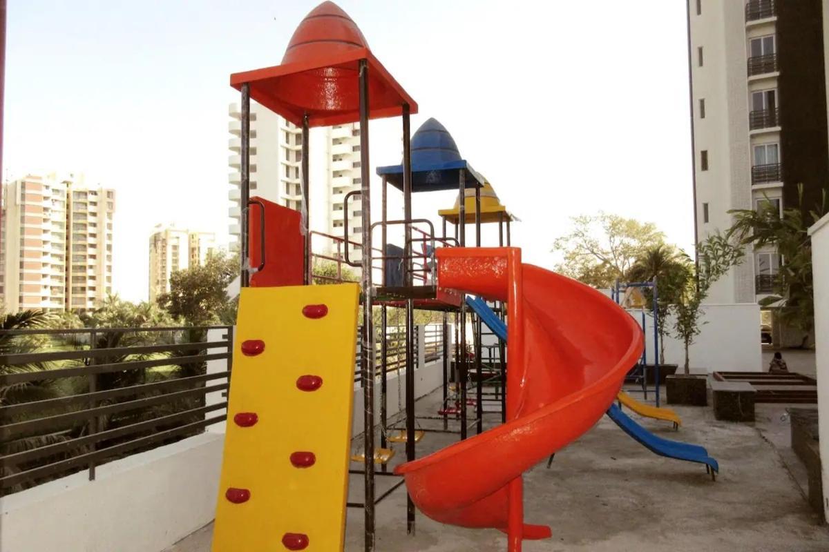 7 Seasons Palm Suite With Sky Orbit, Balcony, Swimming Pool, Wifi, Playground Rajkot Exterior photo
