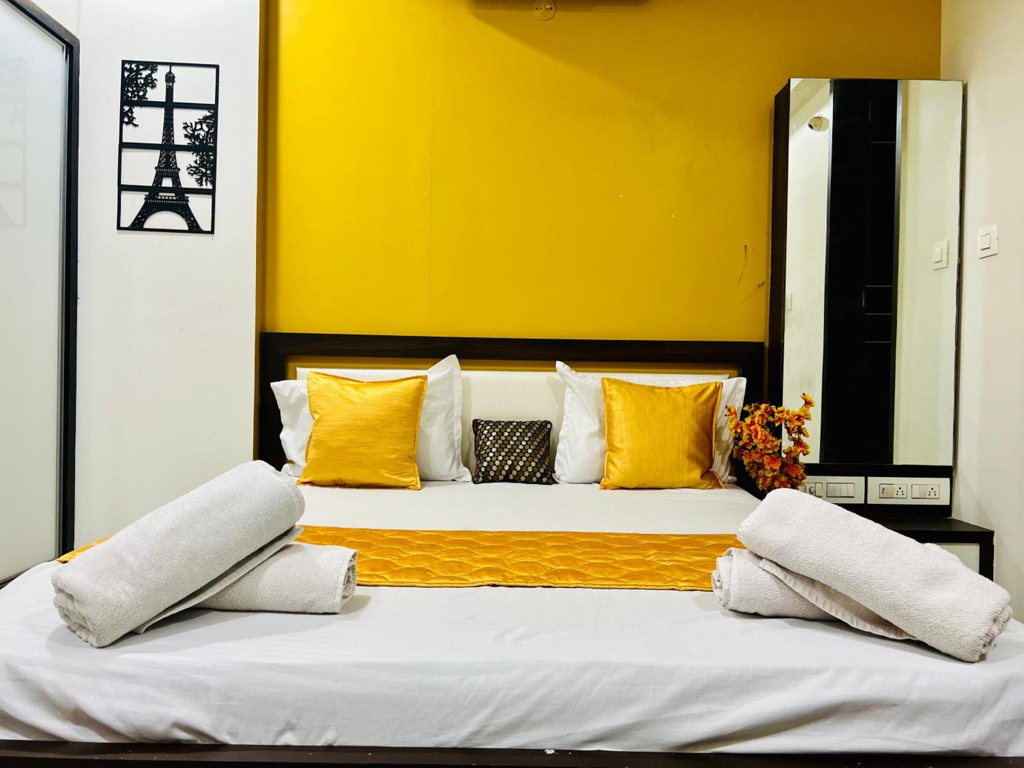 7 Seasons Palm Suite With Sky Orbit, Balcony, Swimming Pool, Wifi, Playground Rajkot Exterior photo