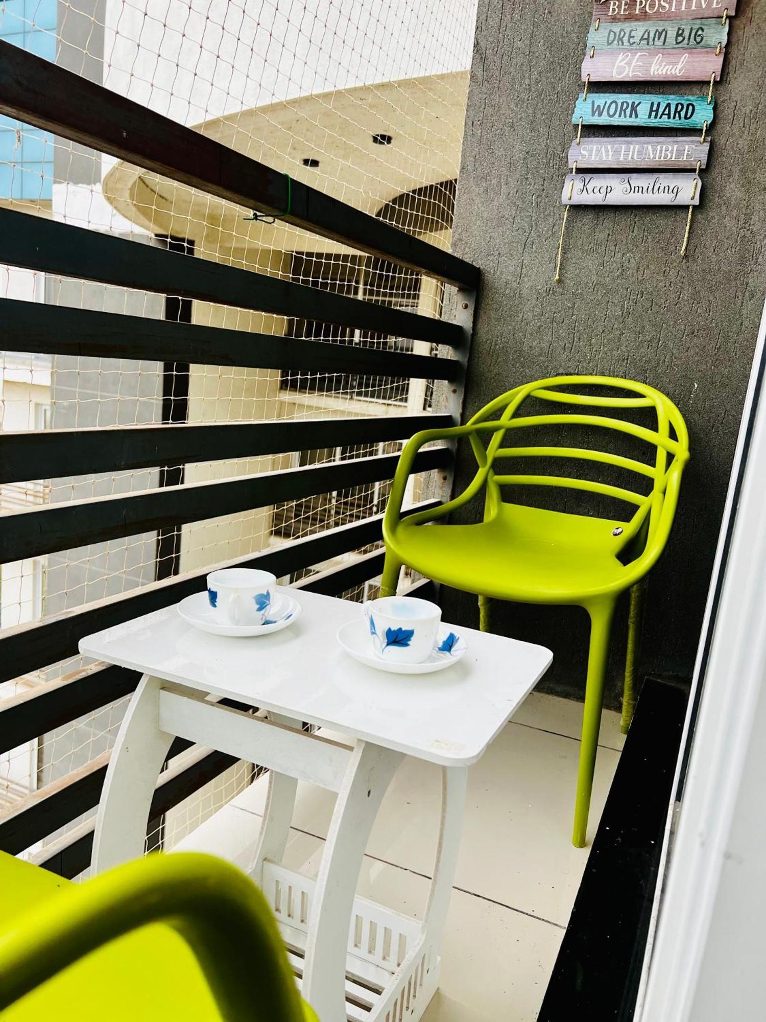 7 Seasons Palm Suite With Sky Orbit, Balcony, Swimming Pool, Wifi, Playground Rajkot Exterior photo