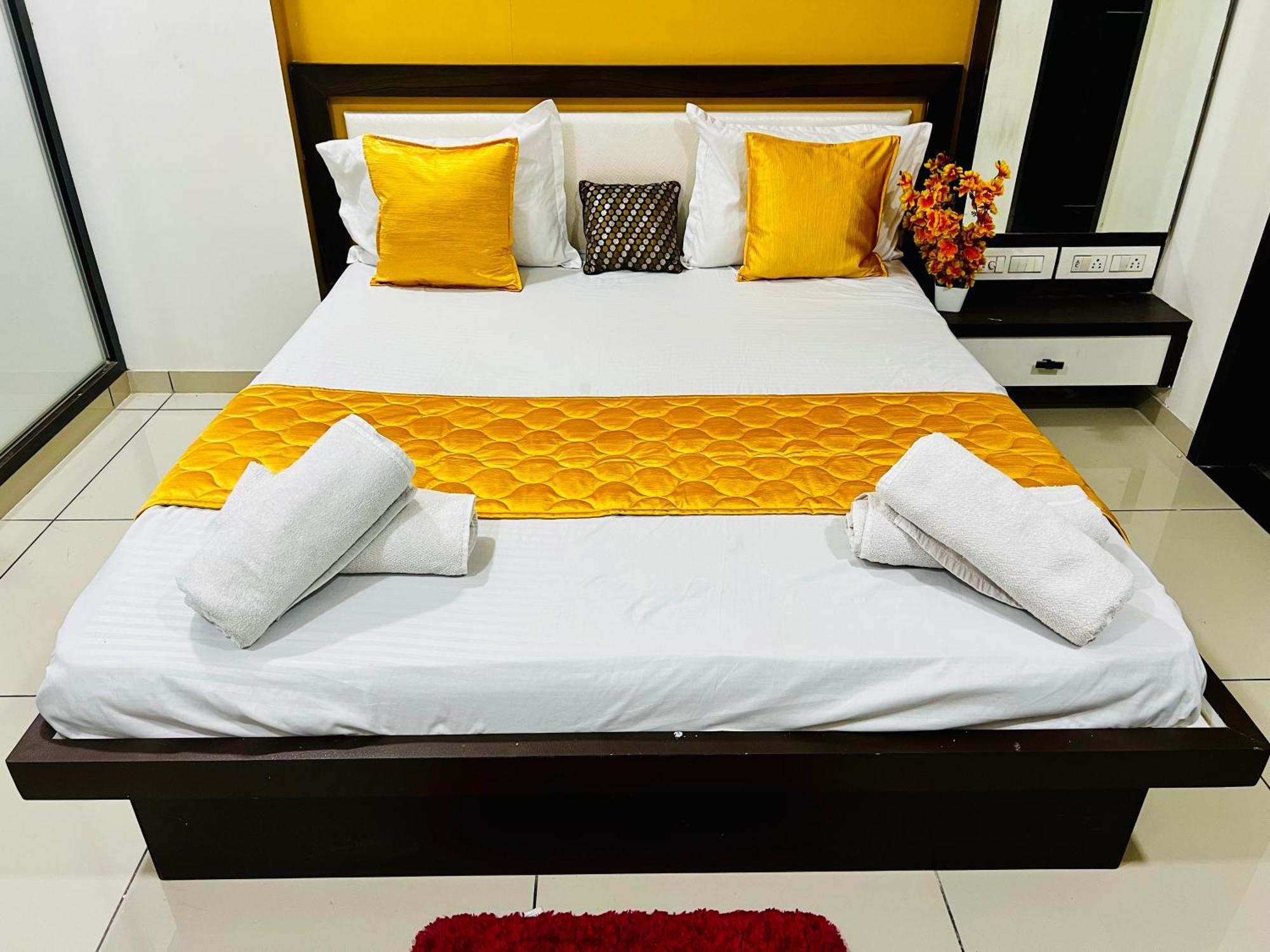 7 Seasons Palm Suite With Sky Orbit, Balcony, Swimming Pool, Wifi, Playground Rajkot Exterior photo